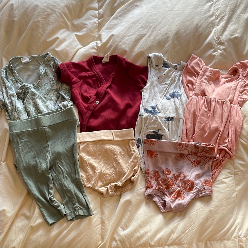 Kate Quinn GUC 6-12M Assorted Baby Clothing Set